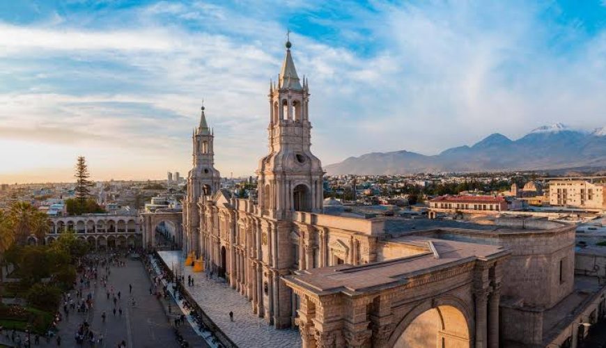 Turismo en el Sur del Perú: Arequipa y Puno Editar con Elementor
